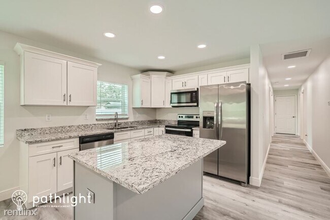 Building Photo - 3 br, 2 bath House - 6395 29Th Street N UNIT