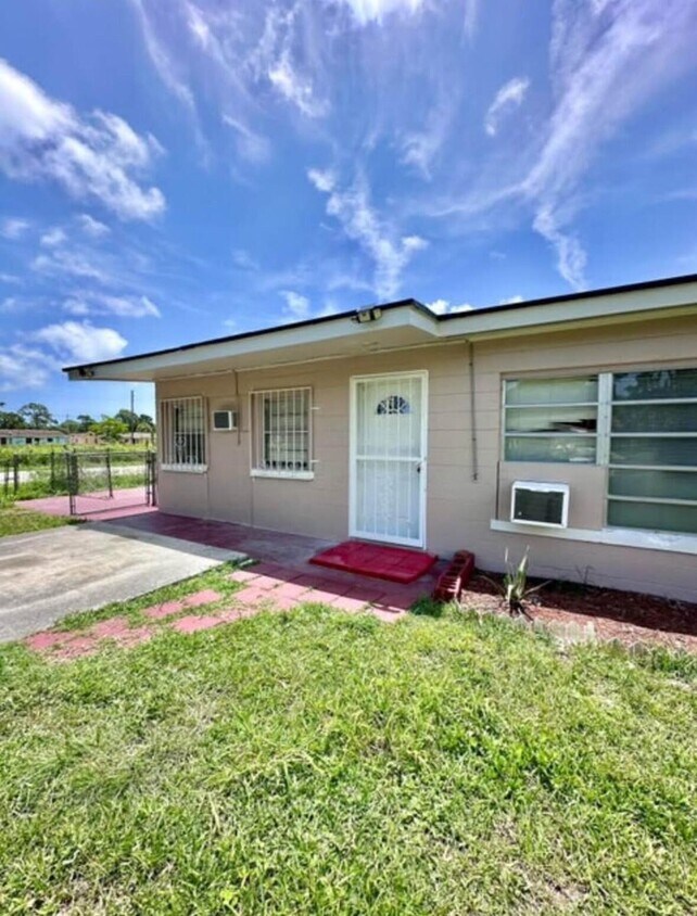 Foto principal - 3301 Ave I