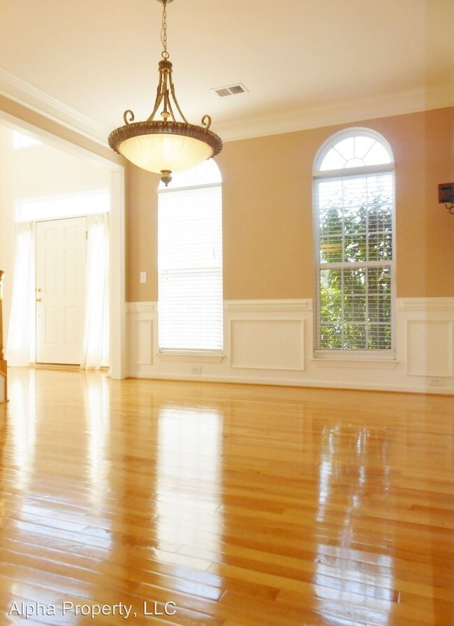 Building Photo - 5 br, 3 bath House - 1205 Carriage Park Cir