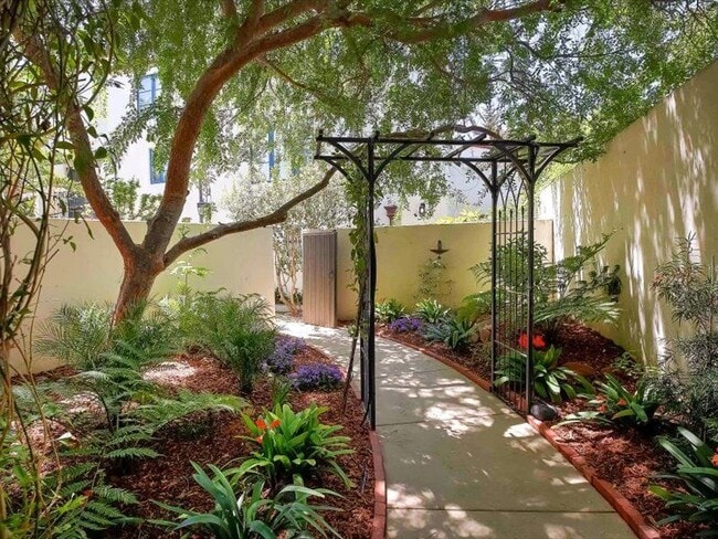 Building Photo - 220 Santa Barbara St