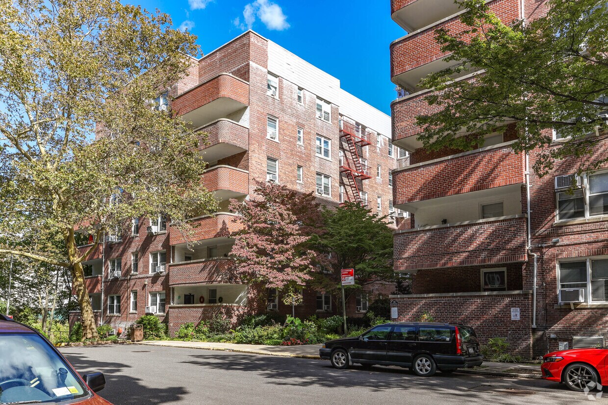 Primary Photo - Terrace Gardens Plaza