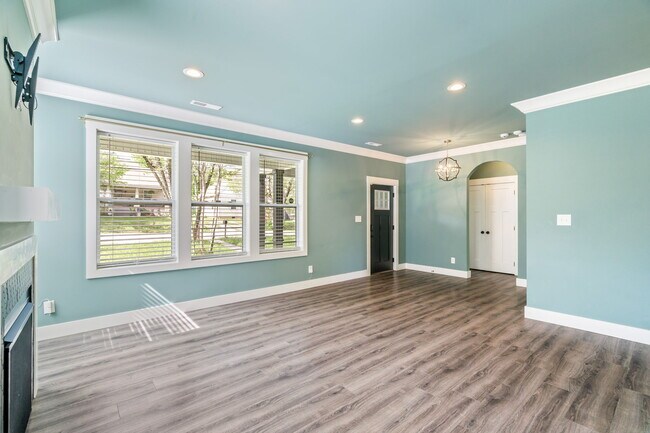 Building Photo - 618 Hiawassee Ave