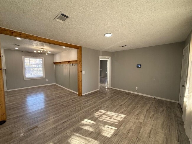 Foto del edificio - 1905 Hasley Dr