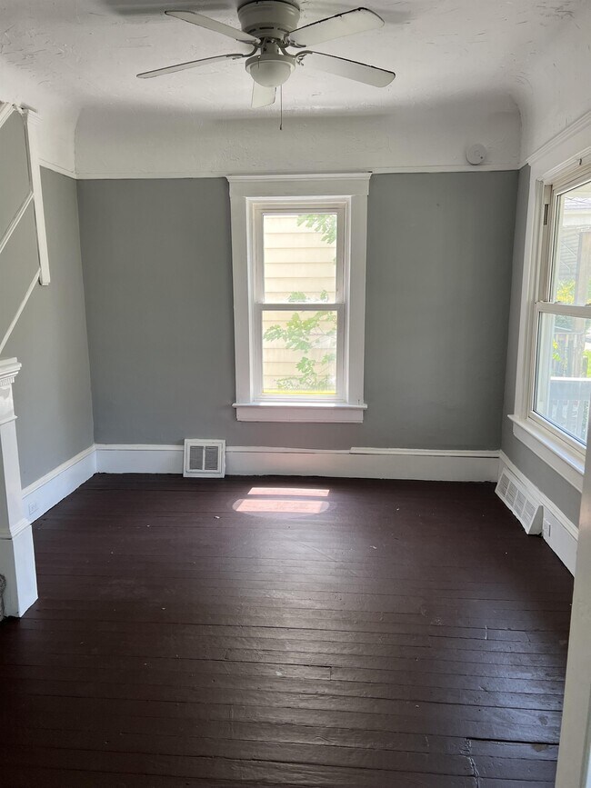 Building Photo - 1201 E 84th St