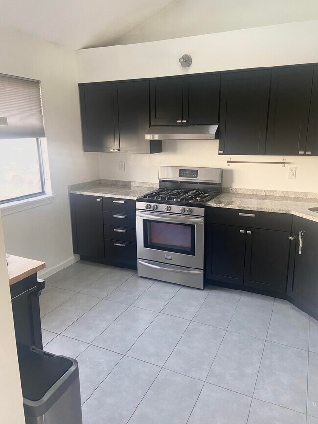 Foto del edificio - 422 Cypress Rd