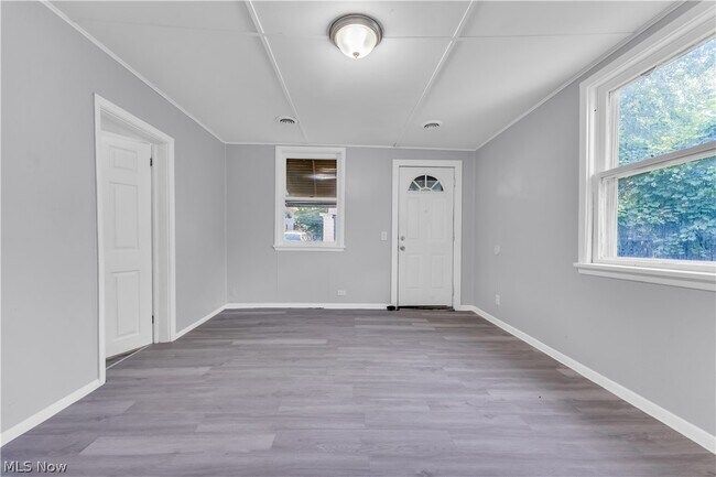 Building Photo - 3113 W 54th St