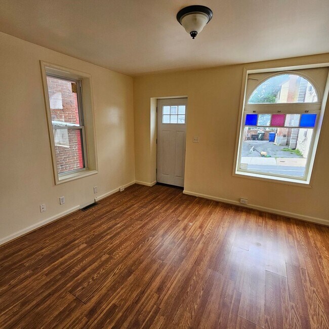 Foto del edificio - 227-229 East Avenue