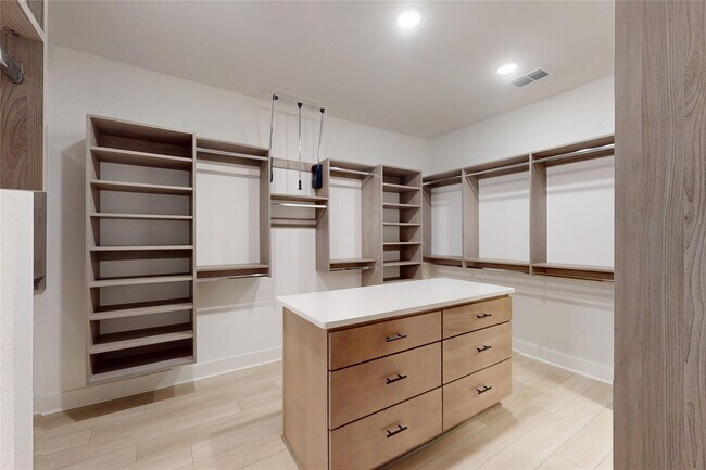 Building Photo - 3113 Somerset Levens Ln