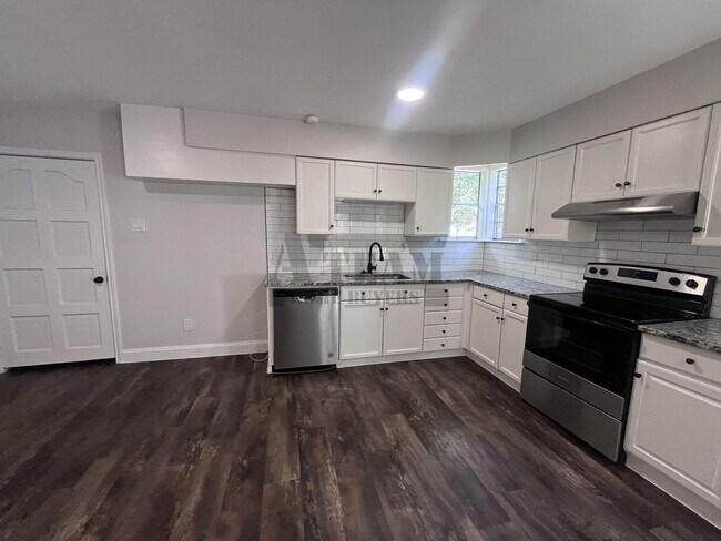 Foto del edificio - Cozy 3 Bedroom 1 Bathroom with Large Yard