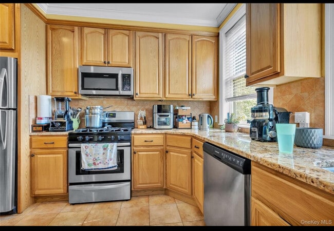 Building Photo - 150 S 6th Ave