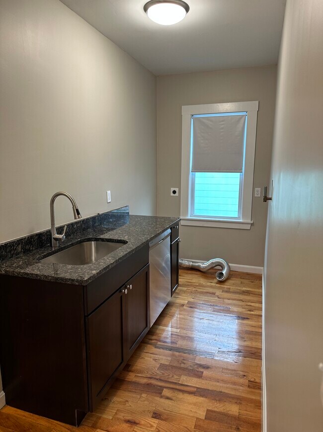 Building Photo - 38 Columbia St