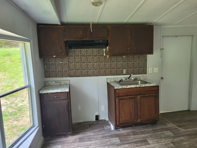 Foto del edificio - 196 Phoenix Dr