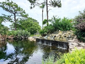 Building Photo - 4775 Lake Waterford Way W
