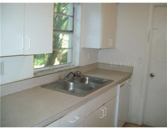 Building Photo - 649 David St