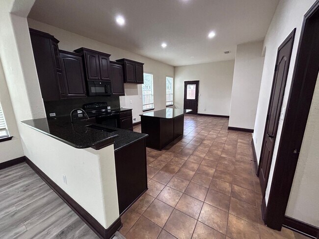 Foto del edificio - **APPLICATION RECEIVED** Don't Miss Out On...