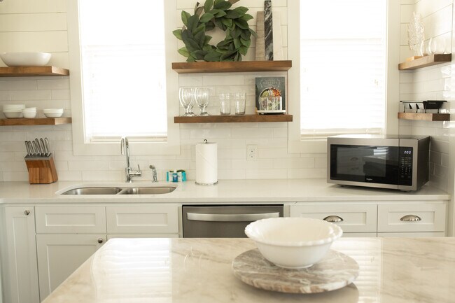 Building Photo - 2119 Loretta Parker Lane