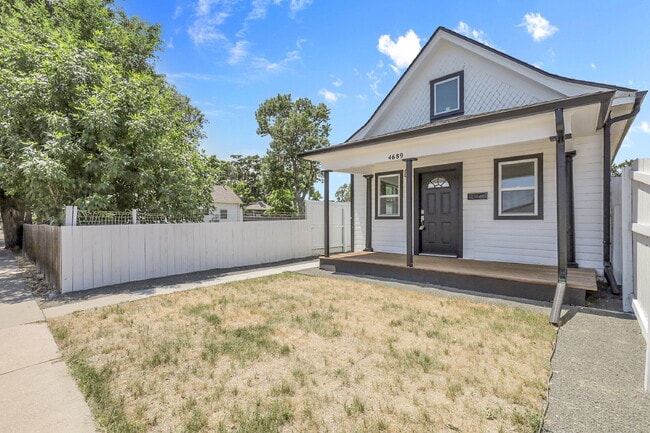 Building Photo - $1,995 - 2 Bed, 1 Bath Newly Renovated Hom...