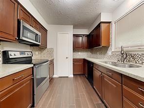 Foto del edificio - 2808 Pinewood Dr