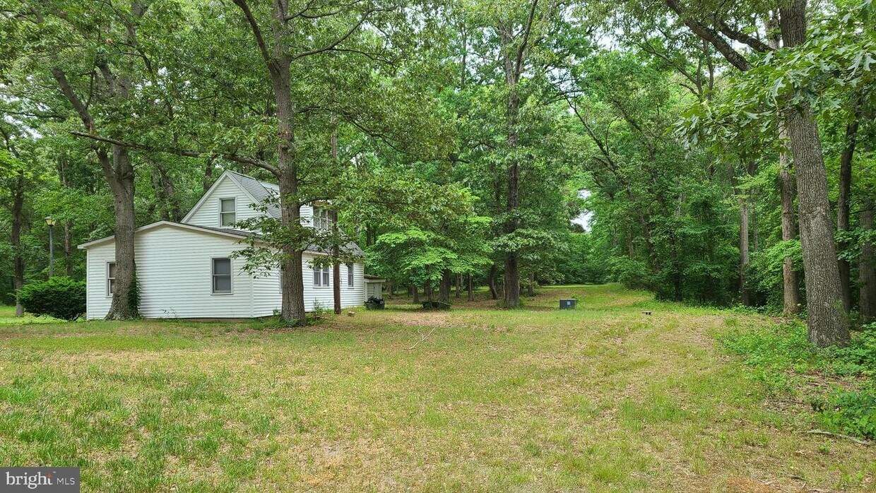 Building Photo - 5241 River Rd