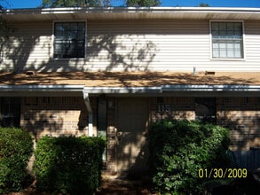 Building Photo - 115 Classic Ct