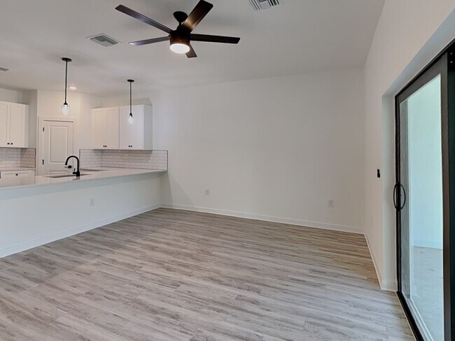 Foto del edificio - 1118 Bismarck Rd