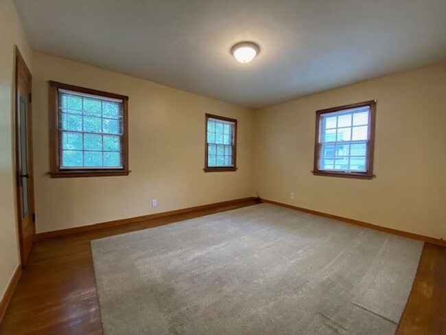 Building Photo - Two bedroom, one bathroom double in Spring...