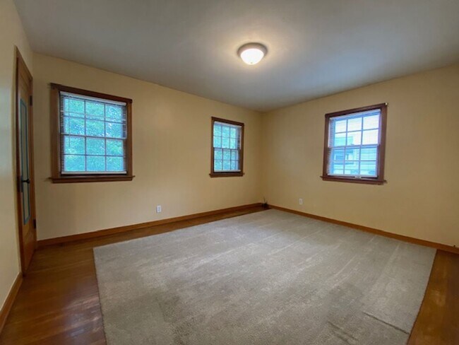 Foto del edificio - Two bedroom, one bathroom double in Spring...