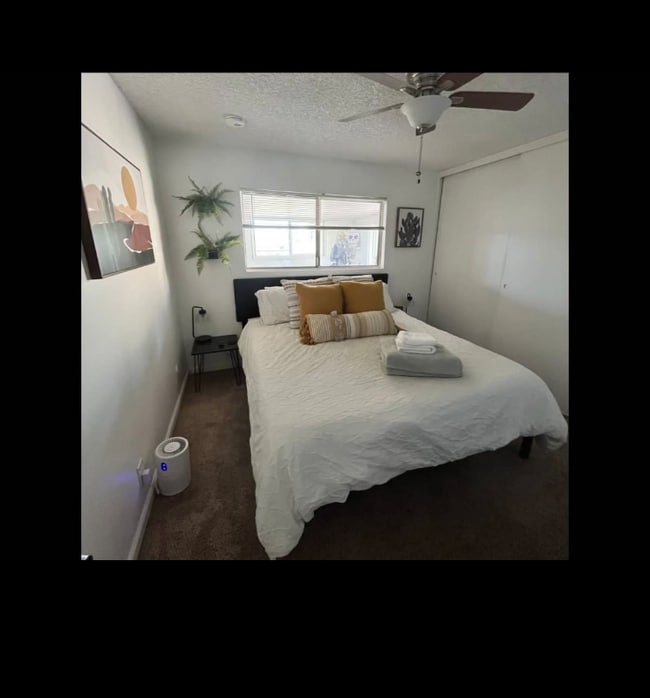 Building Photo - 208 Fraxinella St