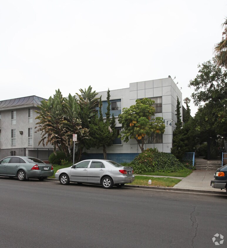 Building Photo - 414 S St Andrews Pl