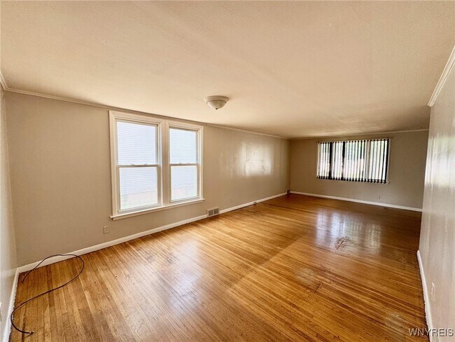 Building Photo - 23 Sumner Pl