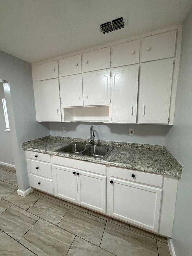 Foto del edificio - Fully renovated 2/1 single family residenc...