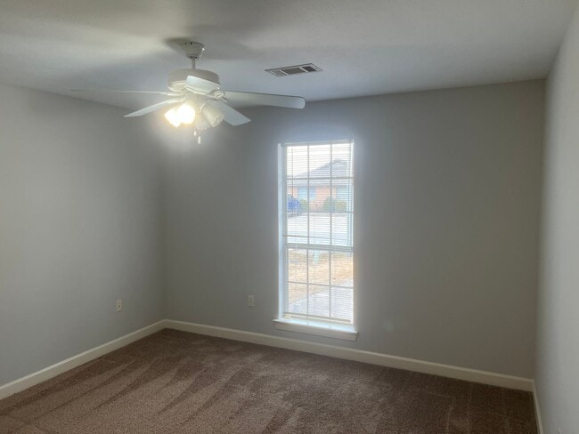 Building Photo - 2 Bed 2 Bath Duplex