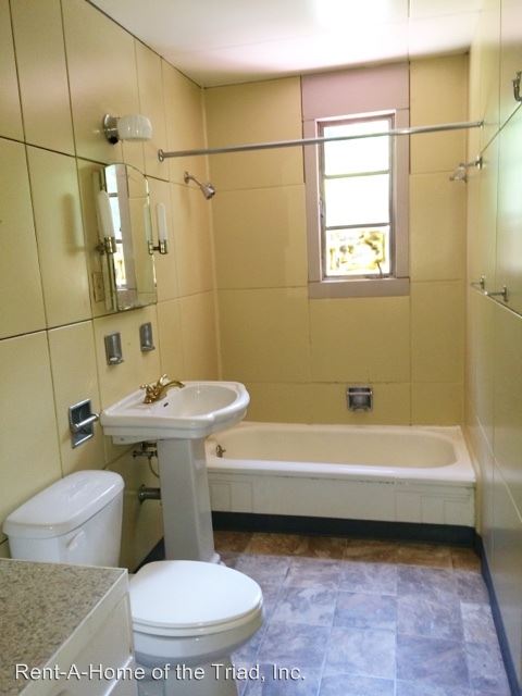 Foto del edificio - 2302 Lawndale Dr