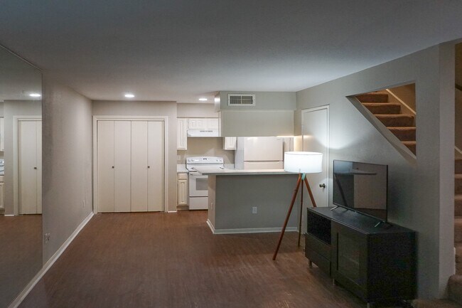 Foto del edificio - 2110 Wilcrest Dr