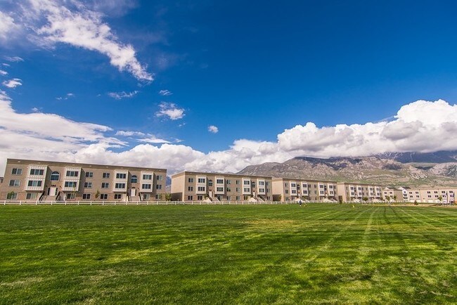 Building Photo - Amazing 3 Bedroom Condo in American Fork