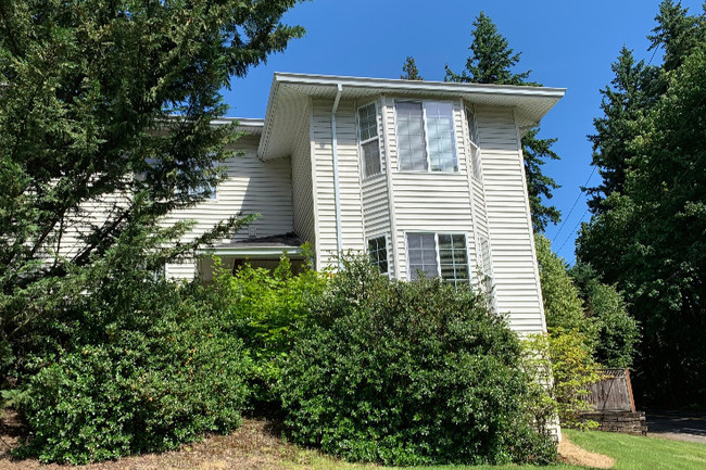 Exterior with second bedroom on top floor - 7830 SE 98th Ave