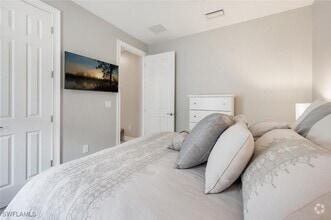 Building Photo - 14606 Tropical Dr