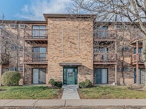 Building Photo - 1352 Geneva Dr