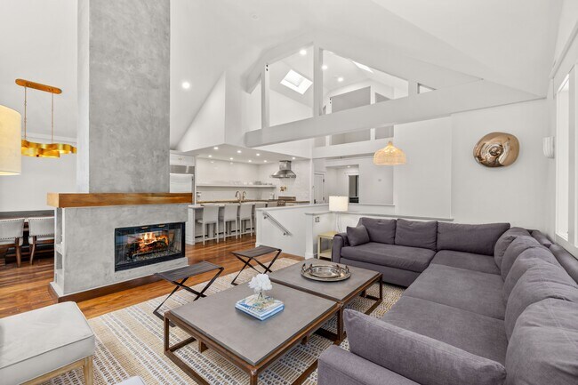 Building Photo - 777 Castle Creek Dr