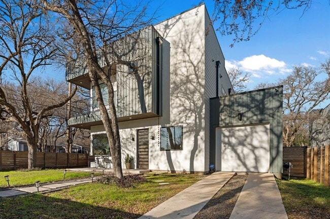 Building Photo - 910 Nalide St