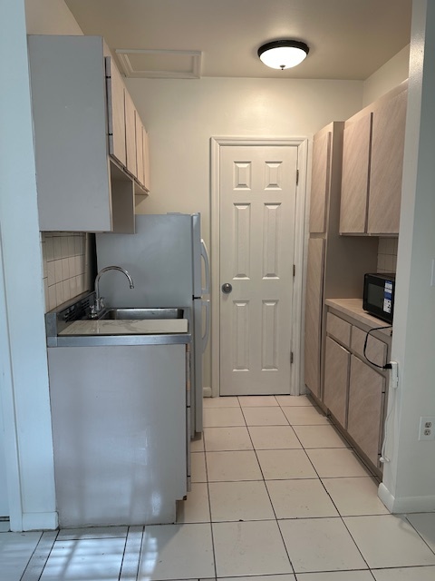 Kitchenette - 230 SW 51st Ave