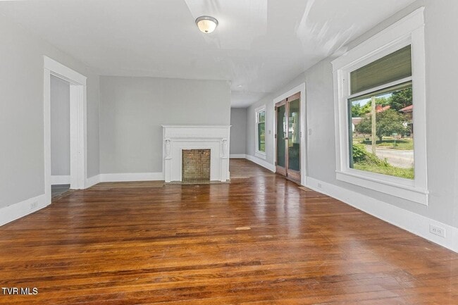 Building Photo - 417 W Main St