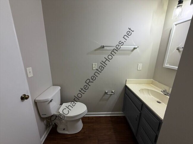 Building Photo - Nice 3 bedroom 2 bathroom home in Charlotte!