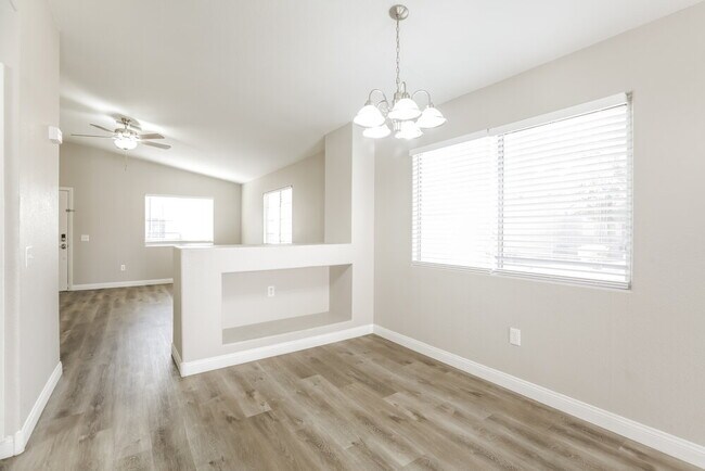 Foto del edificio - 5269 Mineral Lake Dr