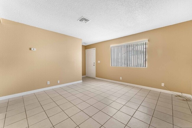 Building Photo - 1701 Cordoba Ln