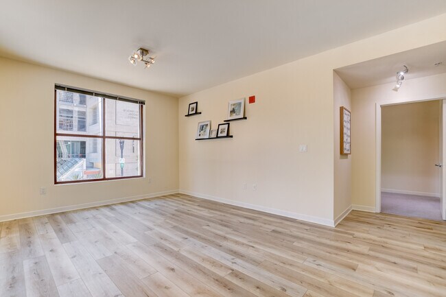 Sala de estar - 1150 J St