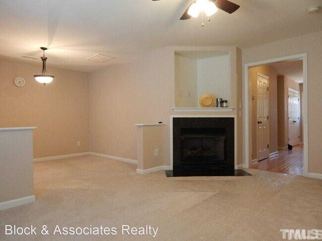 Building Photo - 2 br, 2.5 bath House - 9808 Blackwell Dr