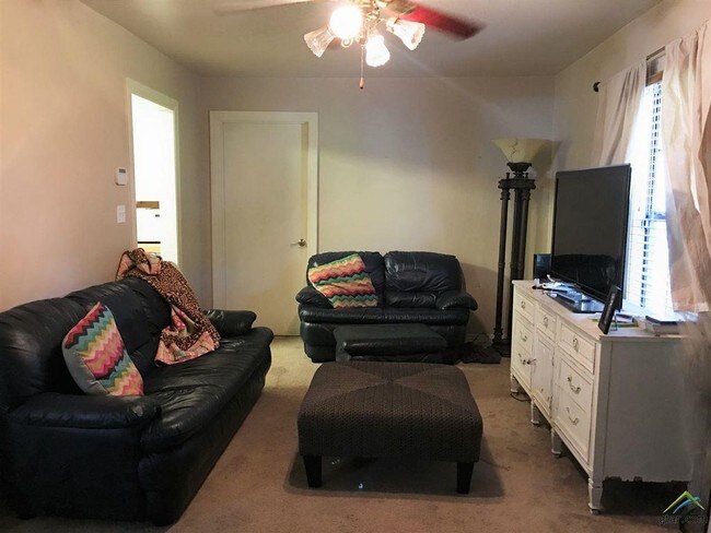 Foto del edificio - 1700 Magnolia Dr