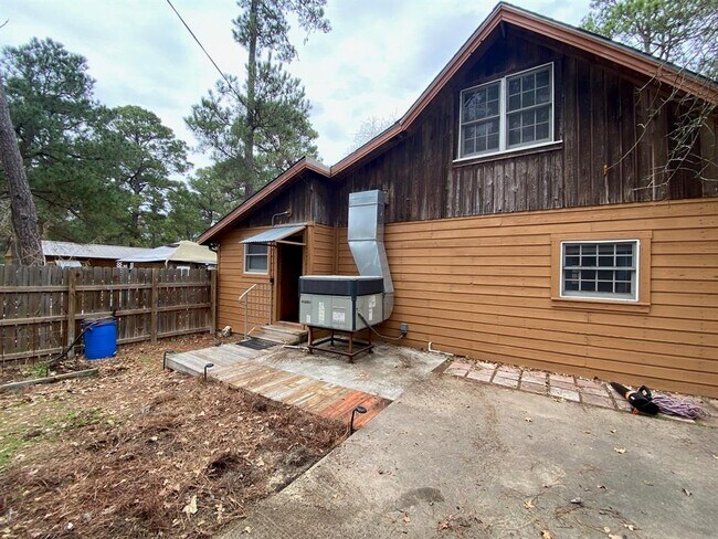 Foto del edificio - 104 Briar Forest Dr