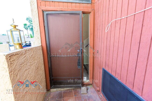 Foto del edificio - 2165 E University Dr